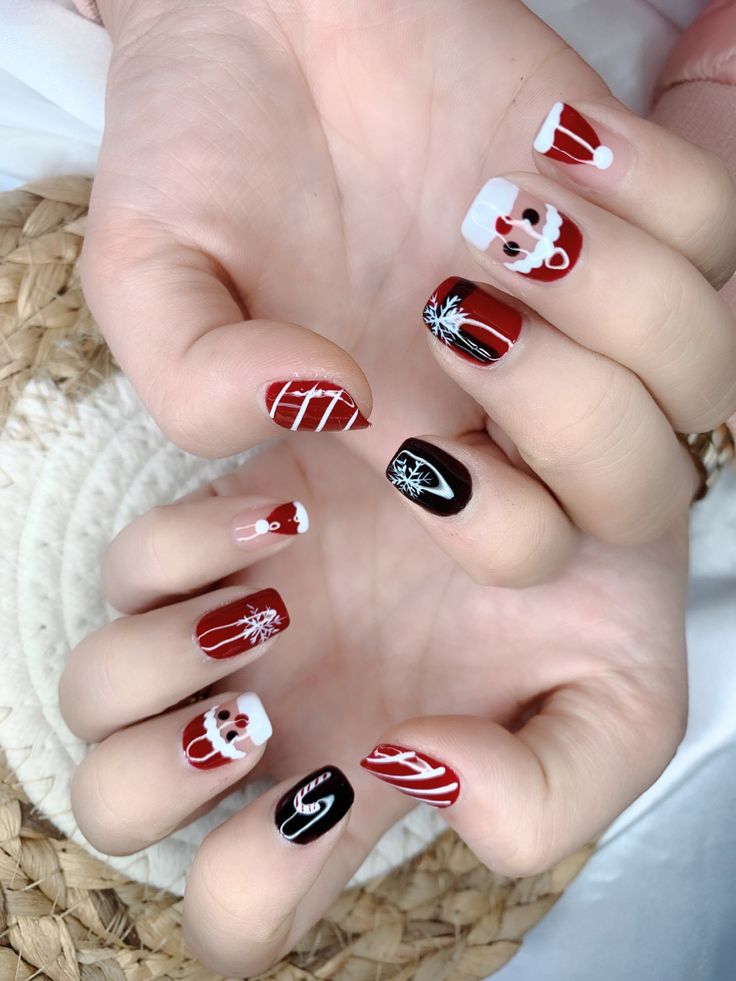 Read more about the article Nail Art Inspiration: Creative Ideas for a Merry Manicure!